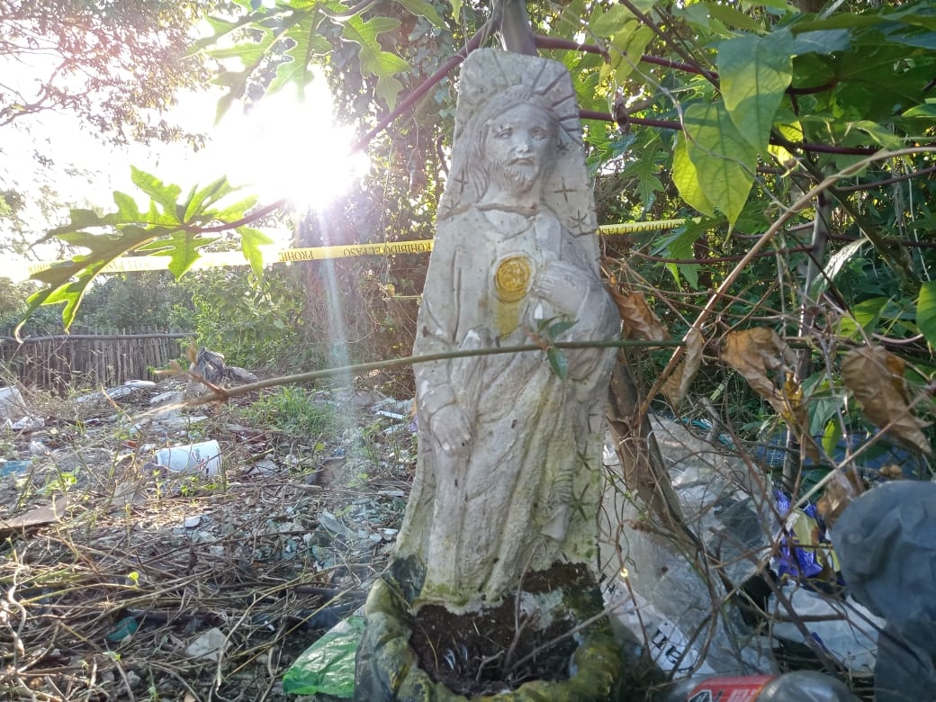 En el lugar se encontró una fosa clandestina con cuerpos, de los cuales se desconoce su identidad