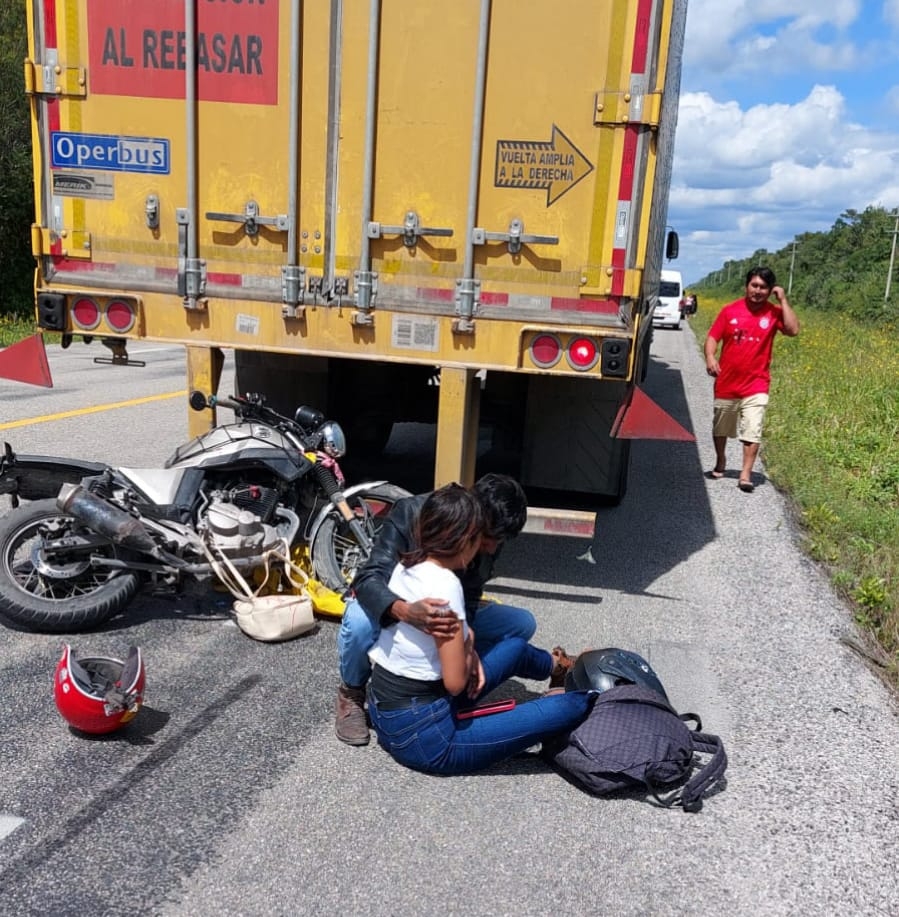 El Parte médico indica que ambos ocupantes de la motocicleta sufrieron lesiones y tuvieron que ser trasladados a bordo de la ambulancia de la Cruz Roja El Parte médico indica que ambos ocupantes de la motocicleta sufrieron lesiones y tuvieron que ser trasladados a bordo de la ambulancia de la Cruz Roja