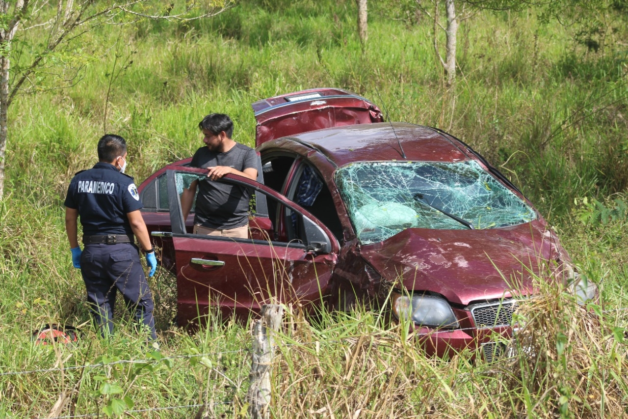 El auto se salió de la carretera