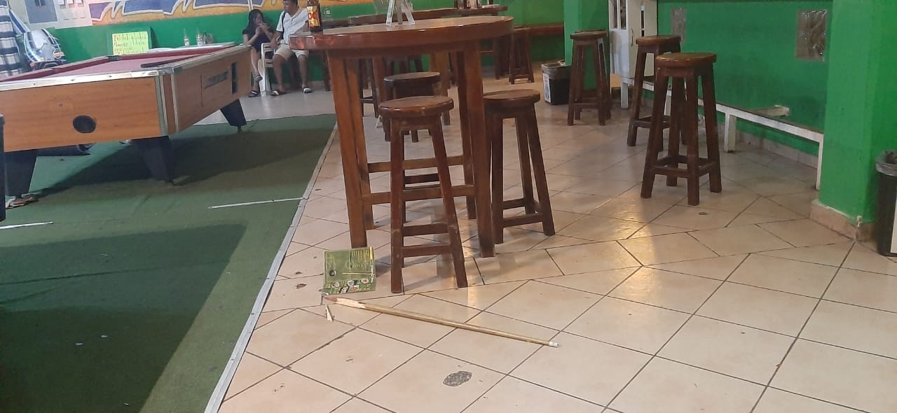 El bar recibió un ataque de hombres armados