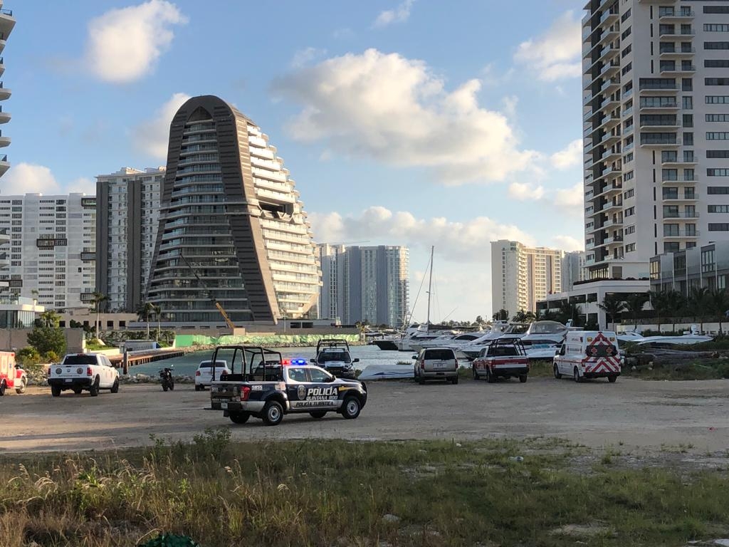 Los elementos de Protección Civil y Policía Quintana Roo retomarlo la búsqueda de la persona extraviada desde anoche en Puerto Cancún Los elementos de Protección Civil y Policía Quintana Roo retomarlo la búsqueda de la persona extraviada desde anoche en Puerto Cancún