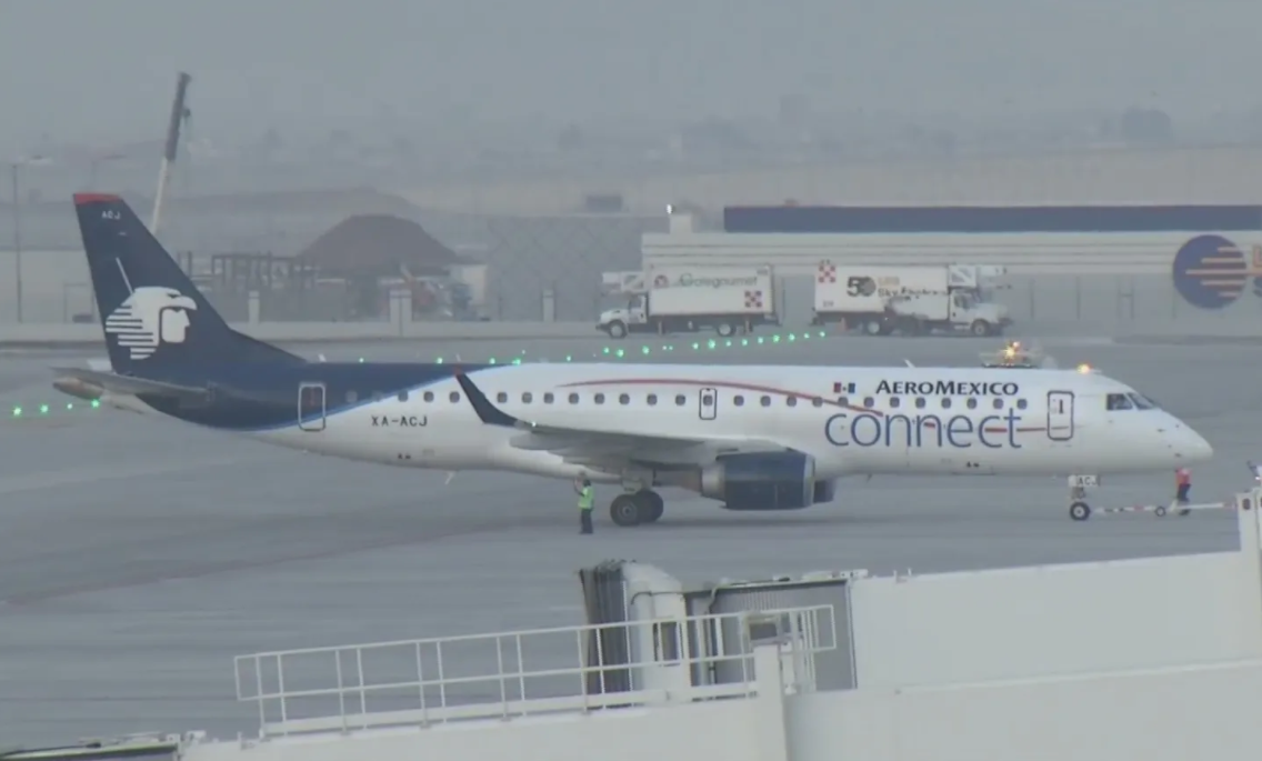 El avión de Aeroméxico despegó rumbo a Villahermosa, Tabasco, y se espera que haga una hora con 50 minutos El avión de Aeroméxico despegó rumbo a Villahermosa, Tabasco, y se espera que haga una hora con 50 minutos