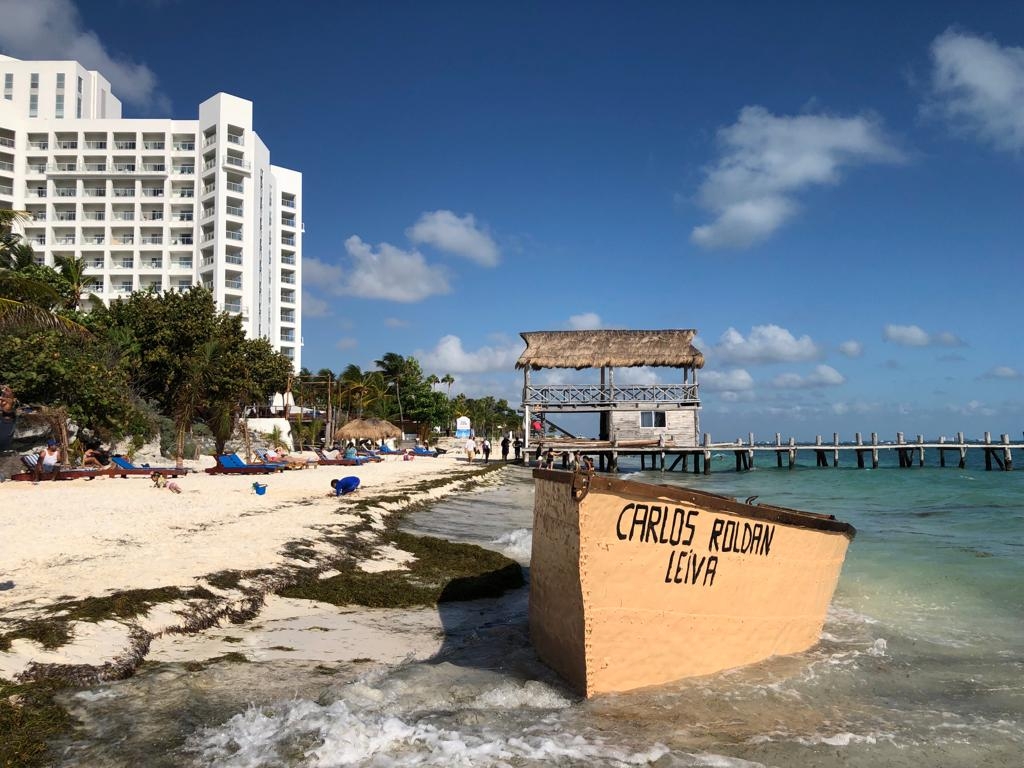 La embarcación será removida de la zona de Playa Tortugas en Cancún, luego de ser asegurada La embarcación será removida de la zona de Playa Tortugas en Cancún, luego de ser asegurada