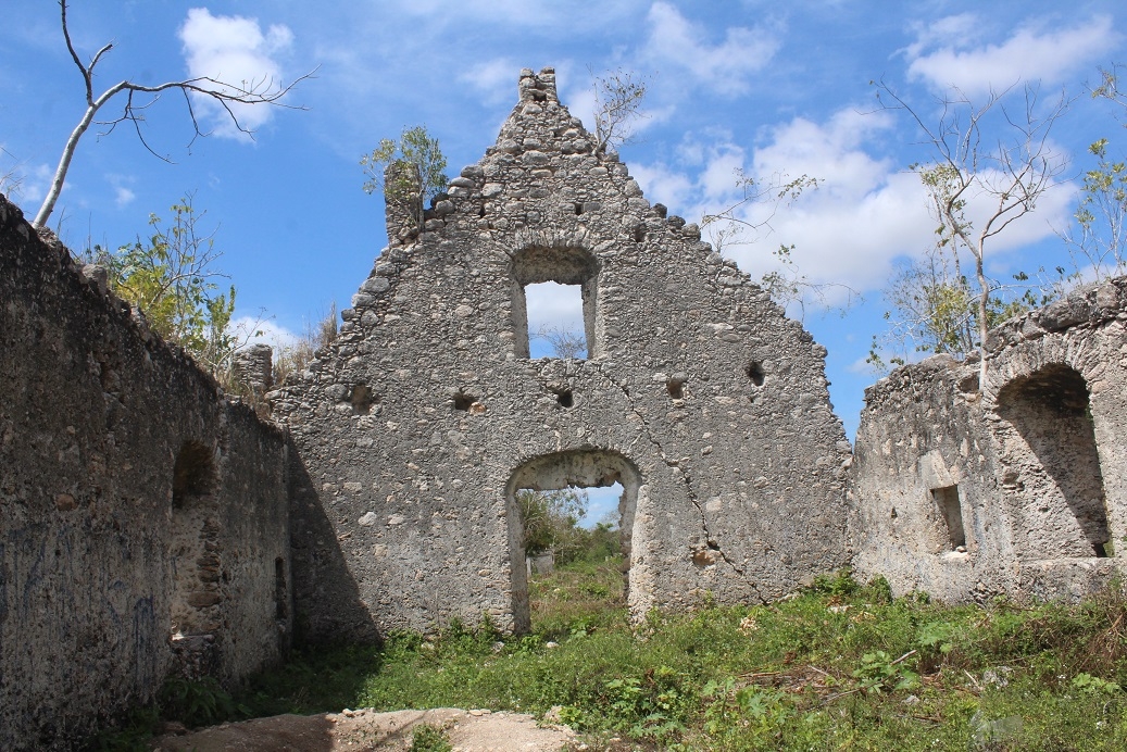 Los primeros pobladores aseguran que en medio del templo se veía un jinete que se perdía en medio del edificio