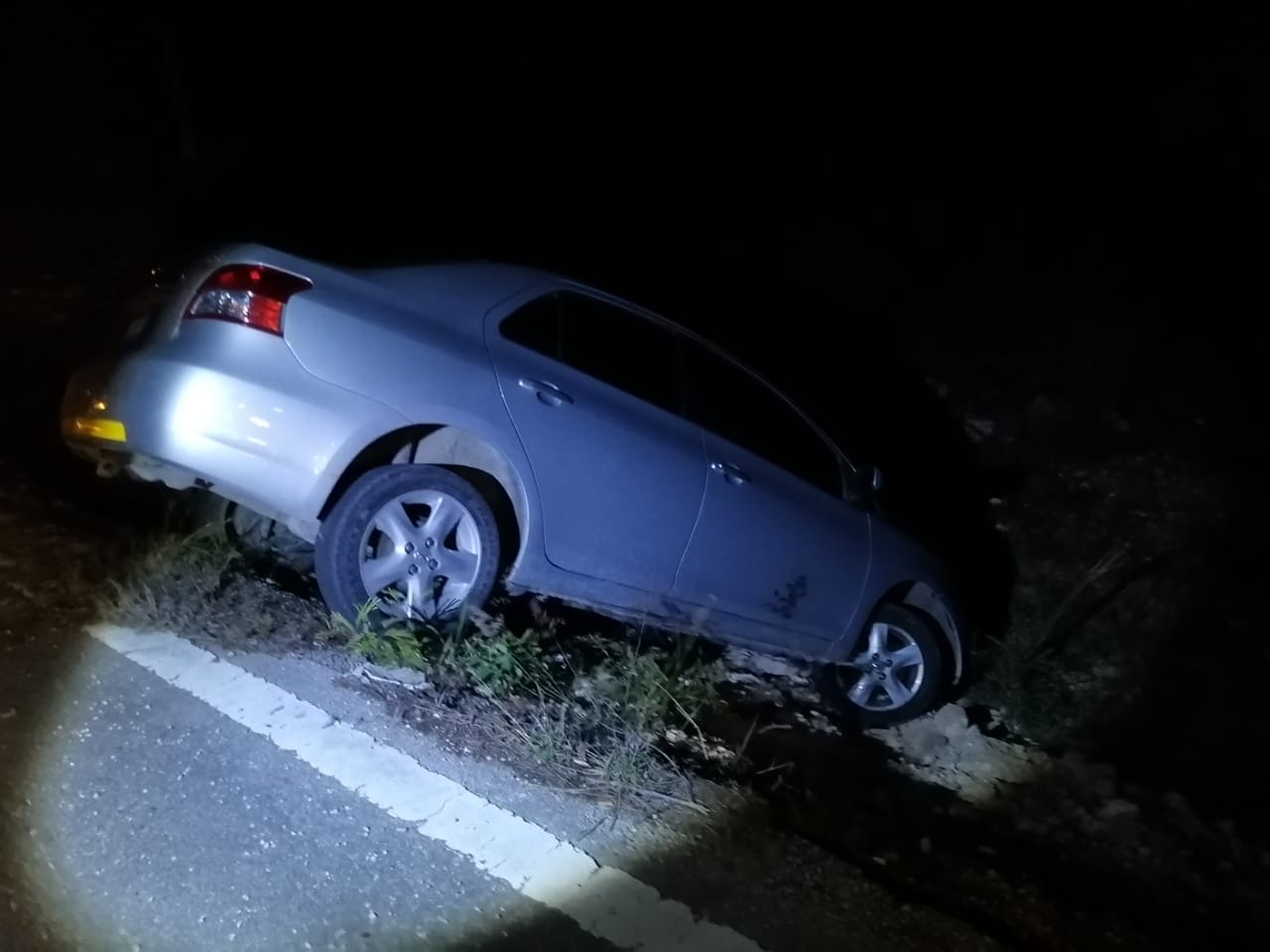 El auto terminó al fondo del camino