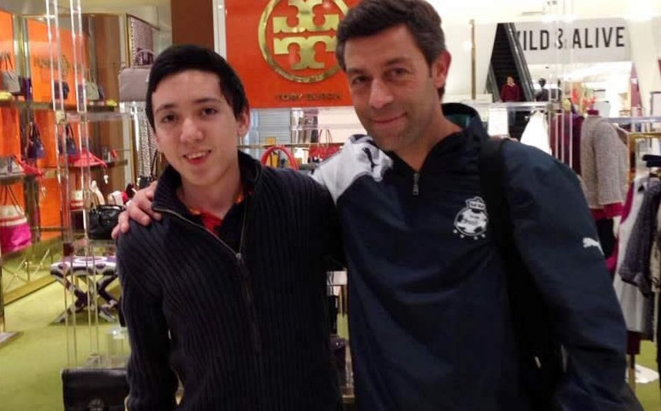El técnico descubierto por Pedro Caixinha está hospitalizado y pide ayuda a la Secretaría de Relaciones Exteriores.
