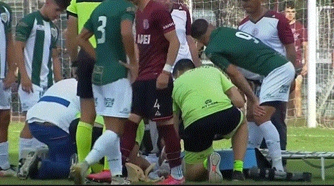 Debido a la gravedad de la lesión, Lautaro fue retirado de la cancha en camilla Debido a la gravedad de la lesión, Lautaro fue retirado de la cancha en camilla