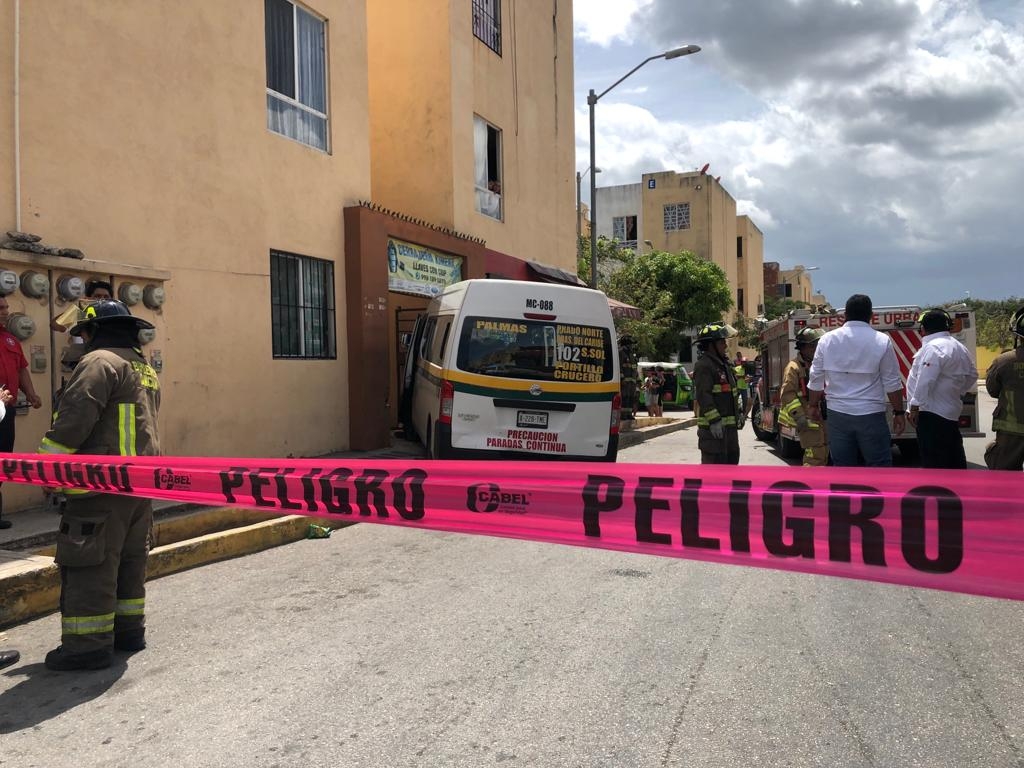 El chofer de la combi quedó prensado tras el choque en Paseos del Mar, donde fue rescatado por bomberos de Cancún El chofer de la combi quedó prensado tras el choque en Paseos del Mar, donde fue rescatado por bomberos de Cancún