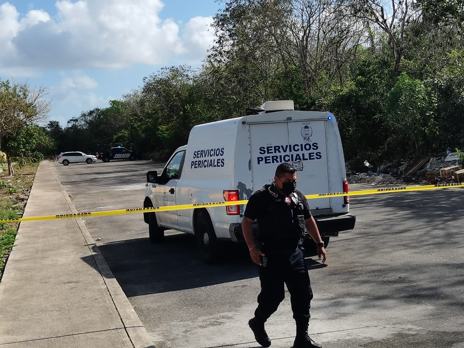 Los cuerpos fueron hallados con signos de violencia en una vía de Playa del Carmen, por lo que el Semefo los trasladó a la morgue