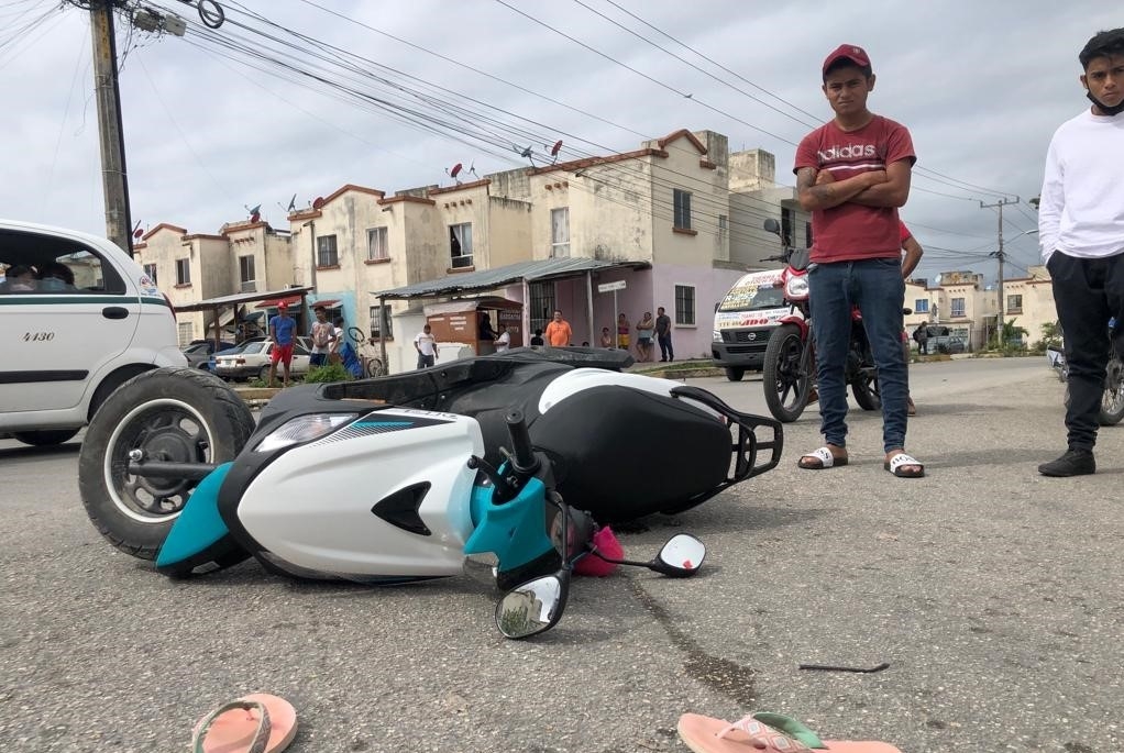 Vecinos de Villas Otoch Paraíso en Cancún dieron aviso al 911 para solicitar apoyo para la mujer lesionada tras el choque Vecinos de Villas Otoch Paraíso en Cancún dieron aviso al 911 para solicitar apoyo para la mujer lesionada tras el choque