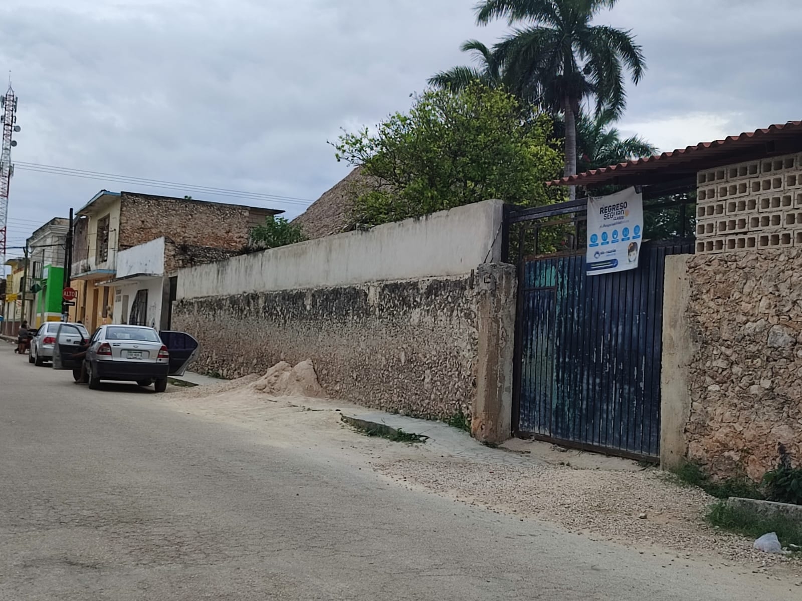 Debido al temor de que se repita la situación, padres piden aumentar la vigilancia fuera de las escuelas Debido al temor de que se repita la situación, padres piden aumentar la vigilancia fuera de las escuelas