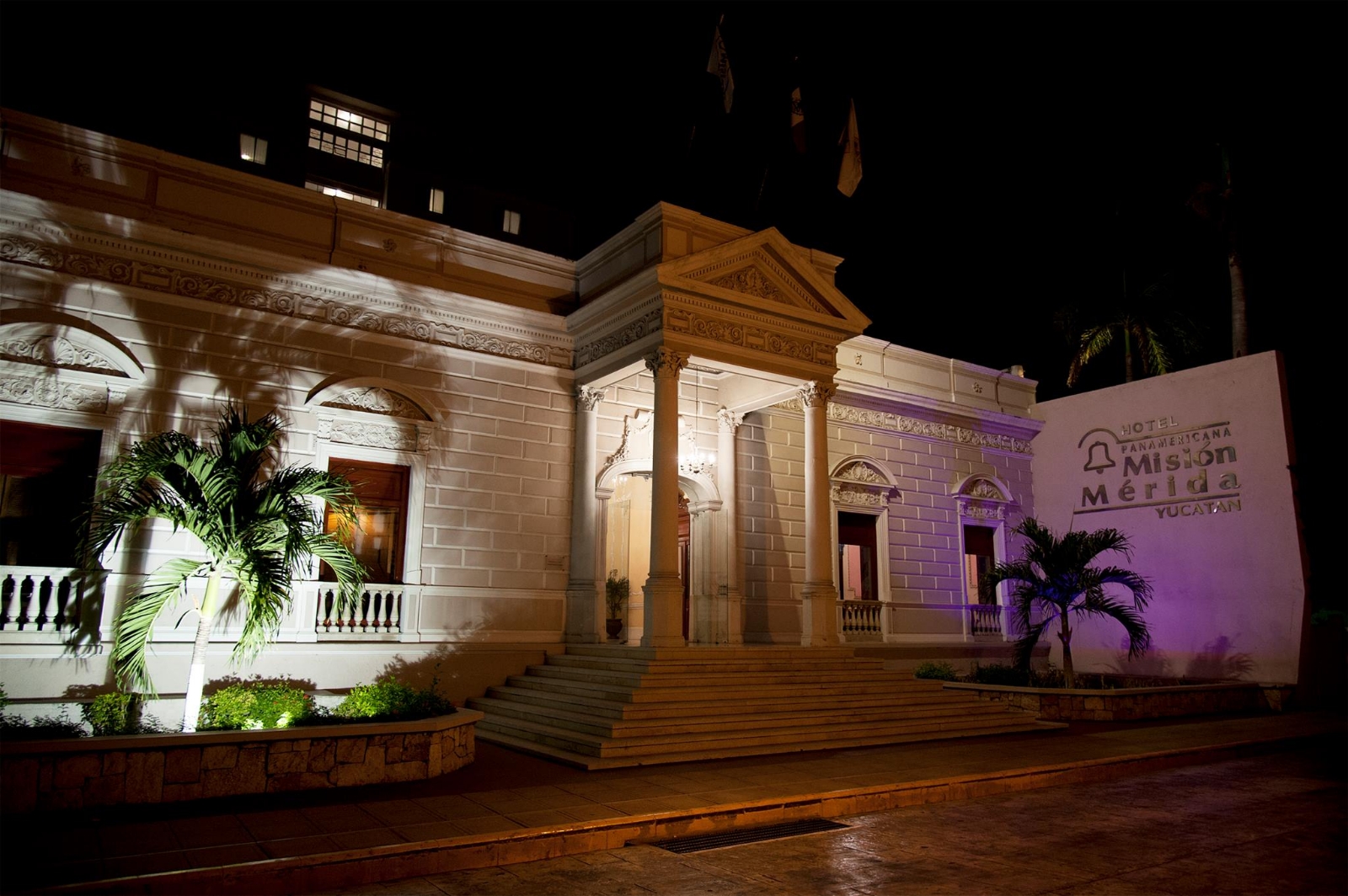 El Hotel Misión Mérida se encuentra ubicado en la calle 59 entre 52 y 54 del barrio de La Mejorada