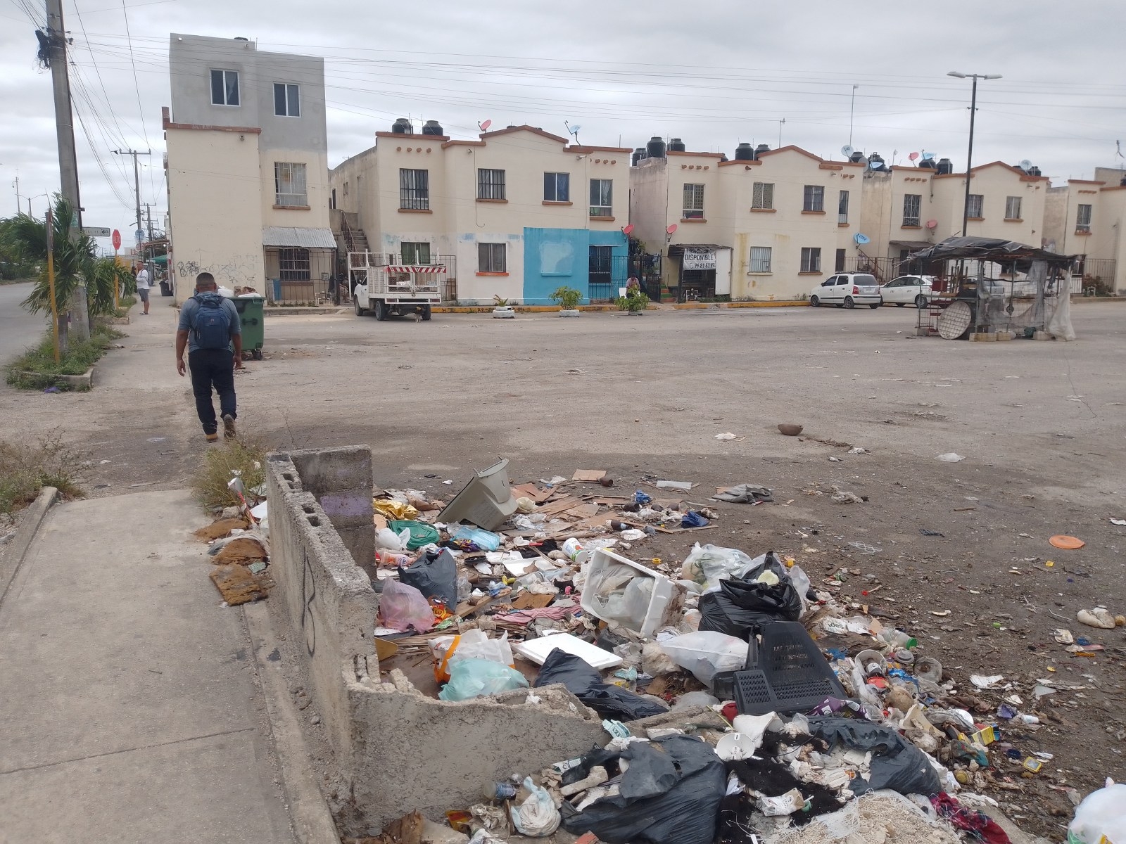 Vecinos de Villas Otoch Paraíso denuncian mal servicio de recoja de basura en Cancún