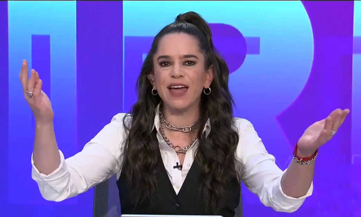 Yuriria Sierra culpa al telepronter por incómodo momento al aire