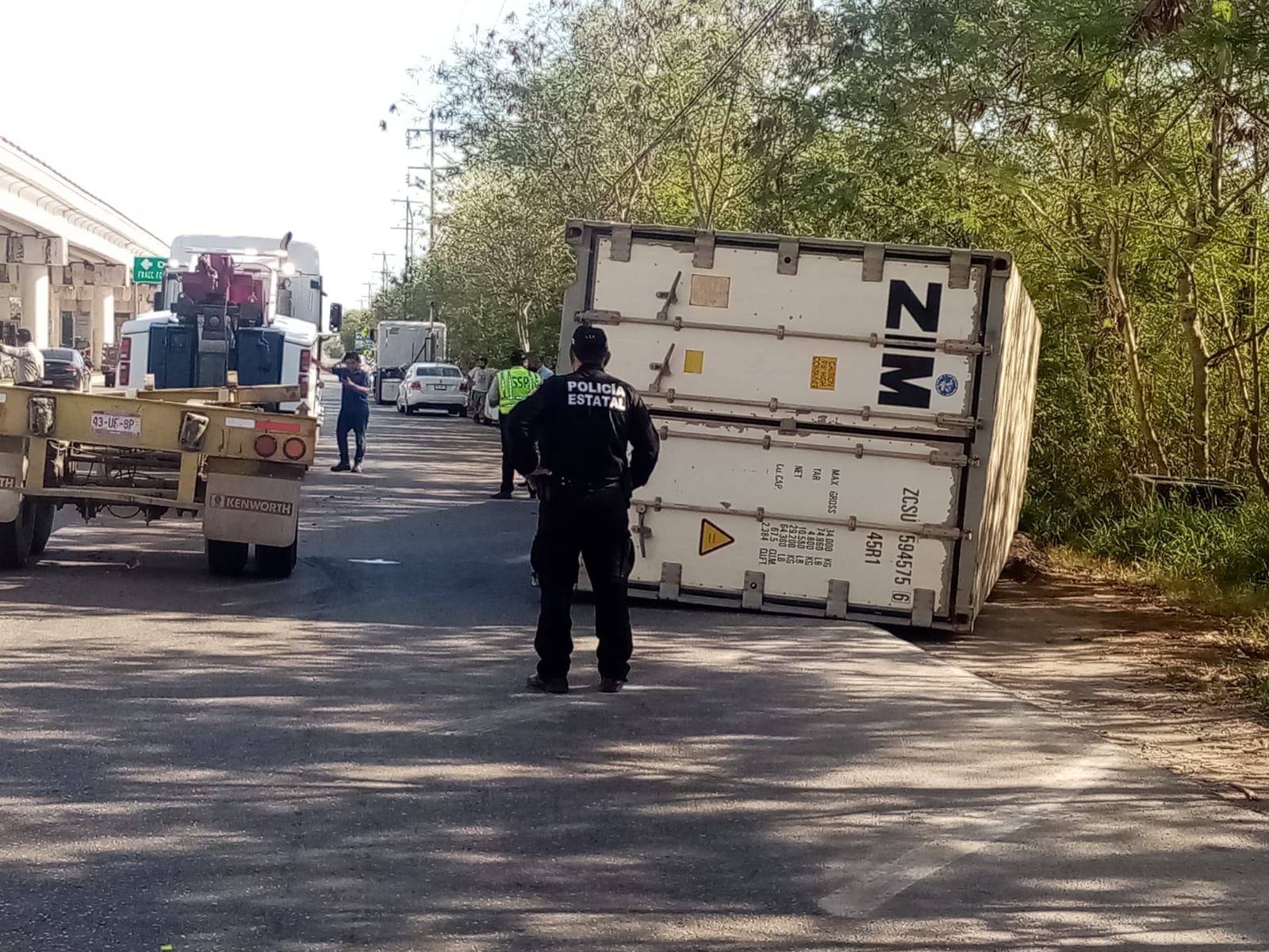El accidente causó tráfico vehicular, por lo que llegaron elementos de la SSP para desahogar el tránsito