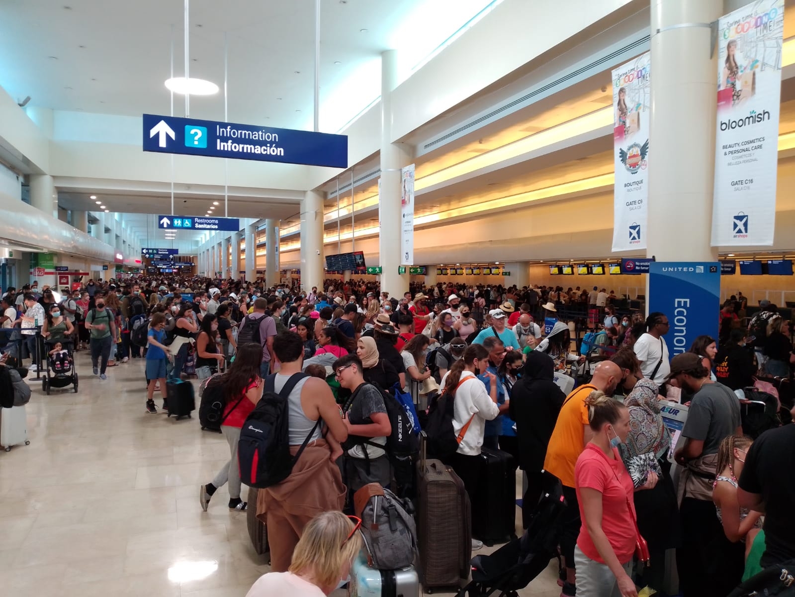 El aeropuerto de Cancún mantiene por debajo de 500 los vuelos programados entre semana, siendo 456 este 19 de septiembre El aeropuerto de Cancún mantiene por debajo de 500 los vuelos programados entre semana, siendo 456 este 19 de septiembre