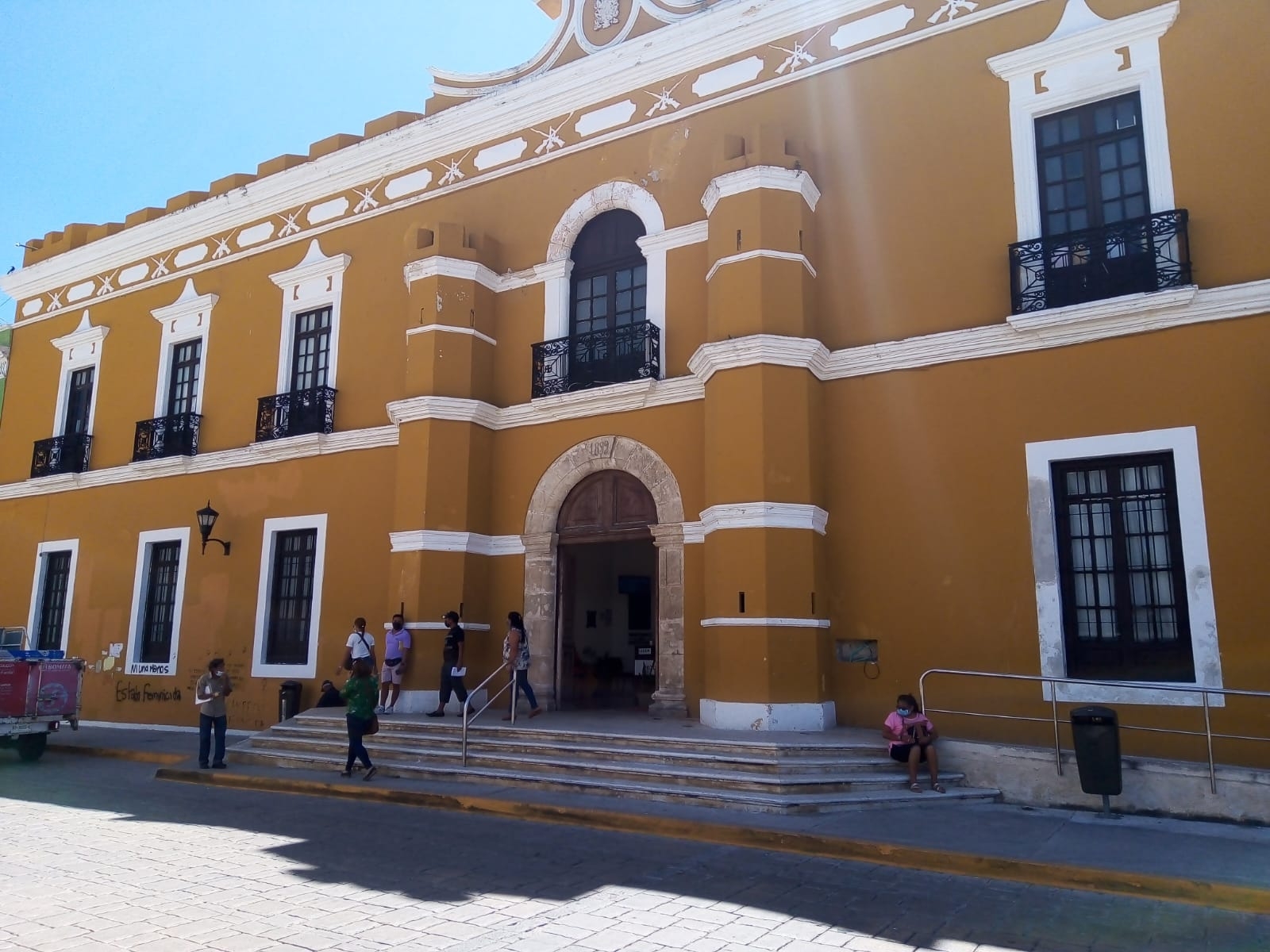 Aseguran que la Alcaldesa renta vehículos de más de 100 mil pesos al mes