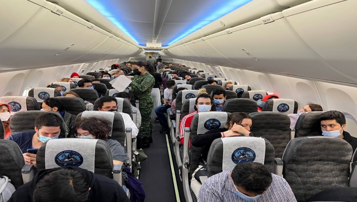 El avión de la Fuerza Aérea Mexicana (FAM) que viajó a Rumania para repatriar a mexicanos que lograron salir de Ucrania vuela a México