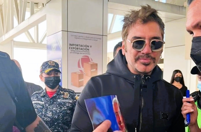 Este miércoles Alejandro Fernández arribo al Aeropuerto Internacional Simón Bolivar en Venezuela. Foto: Twitter @agtelive