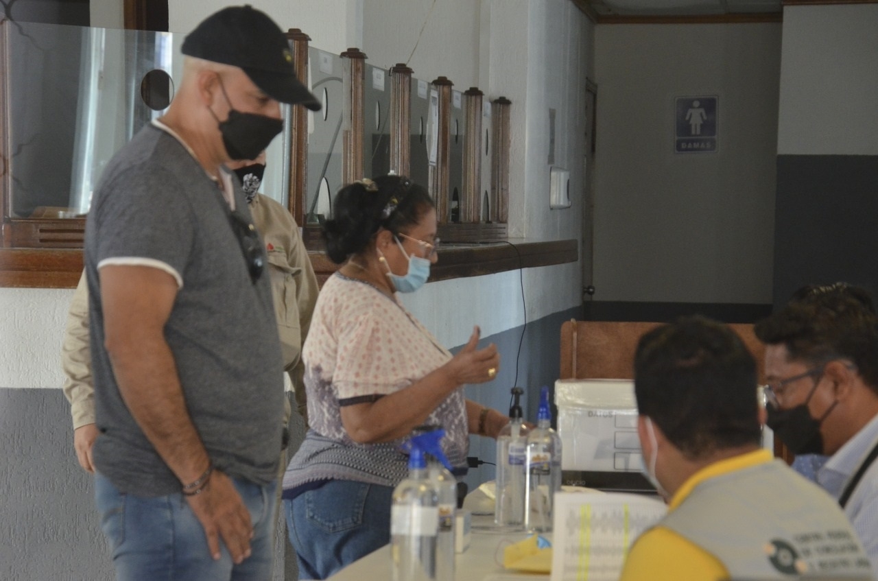 La planilla Blanca, representada por Carlos Joaquín Montejo Vivas, fue votada por el 29% de los asistentes a los comicios La planilla Blanca, representada por Carlos Joaquín Montejo Vivas, fue votada por el 29% de los asistentes a los comicios