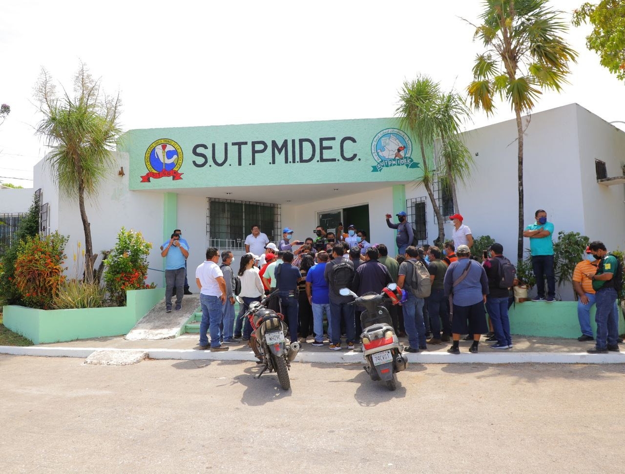 El líder sindical asegura que el grupo de 33 personas solo quieren desestabilizar al sindicato El líder sindical asegura que el grupo de 33 personas solo quieren desestabilizar al sindicato