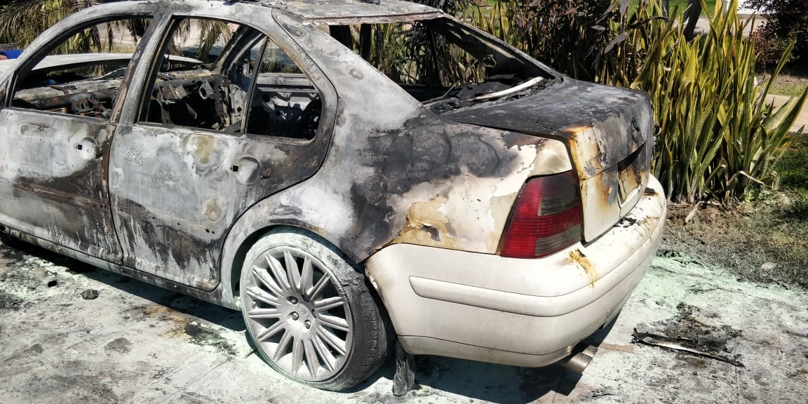 El conductor se percató que salía humo del auto en el fraccionamiento Gran Santa Fe El conductor se percató que salía humo del auto en el fraccionamiento Gran Santa Fe
