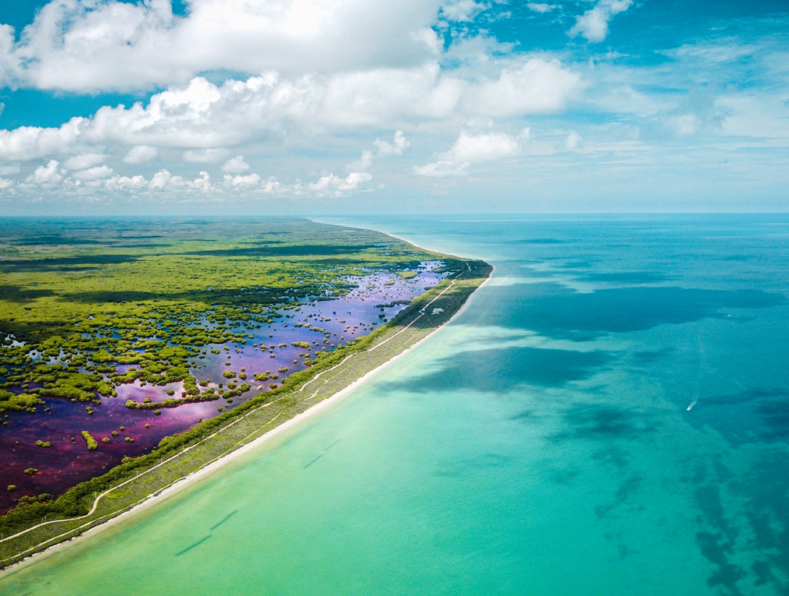 Sisal es uno de los Pueblos Mágicos que existen en México, entre los que se incluye Bacalar, en Quintana Roo