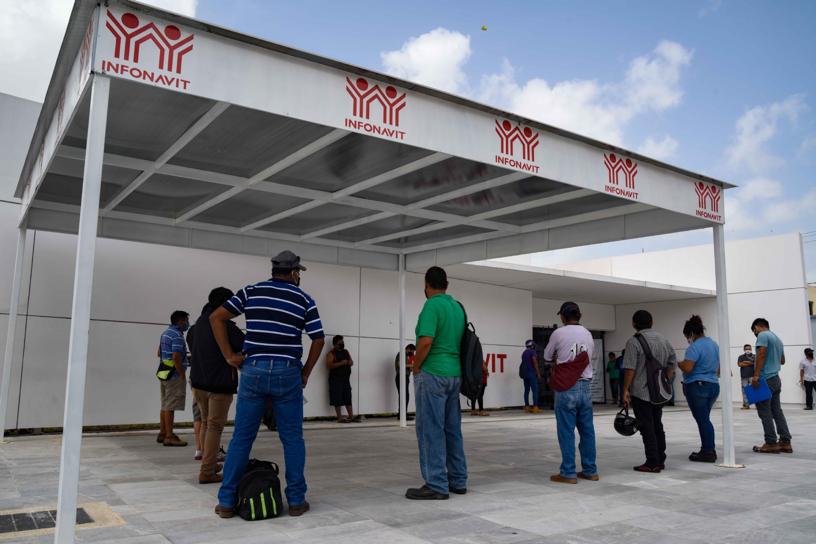 Rogerio Vázquez explica que los terrenos deben tener los permisos adecuados para una vivienda