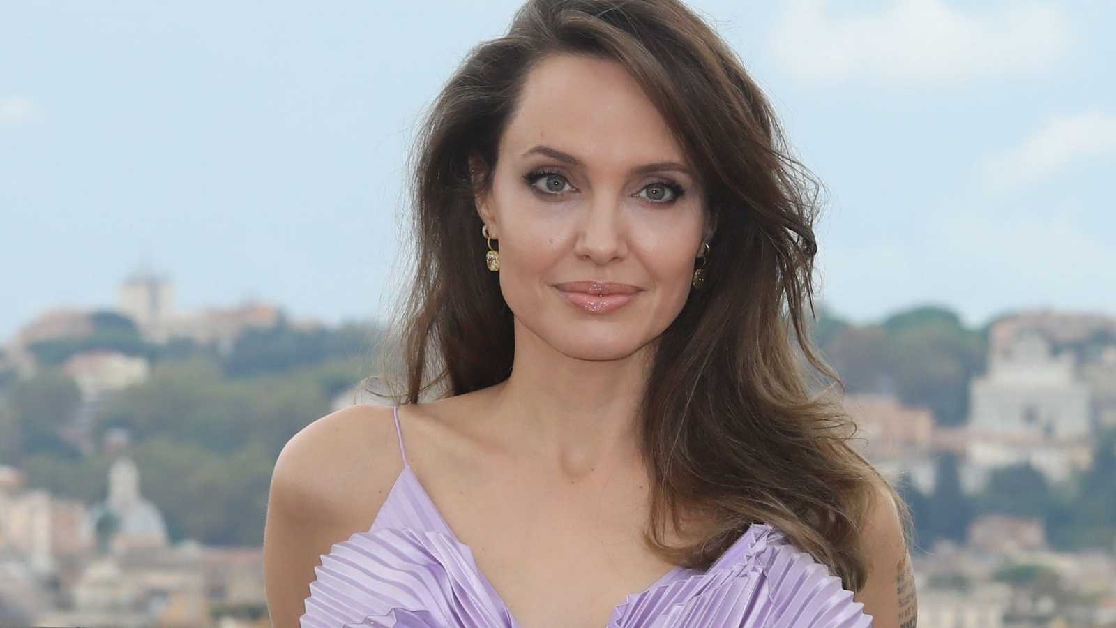 Angelina Jolie visita Yemen en apoyo a la paz y a millones de desplazados
