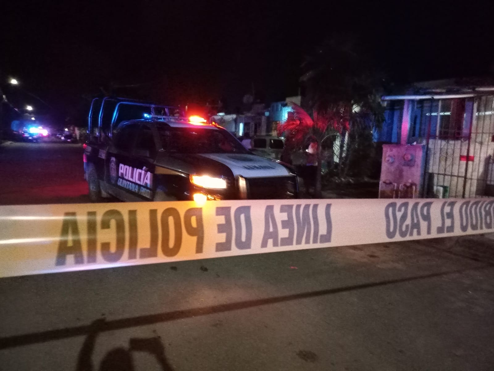 De acuerdo a los vecinos, un hombre encapuchado, llegó a la calle Palma de Coco, a bordo de una motocicleta
