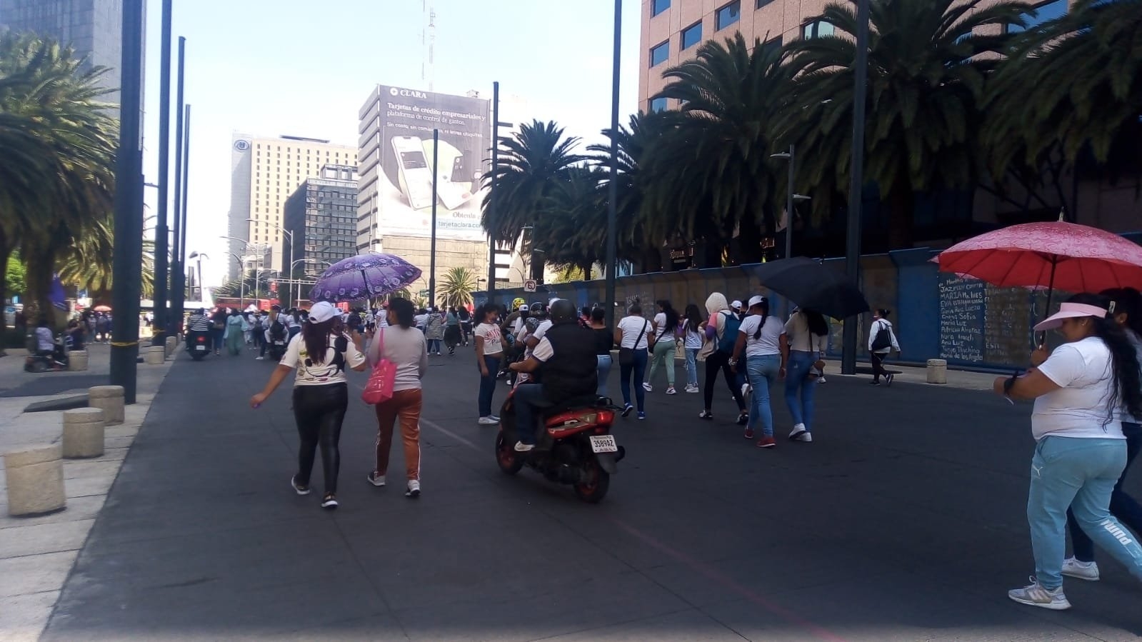 En el marco del Día Internacional de la Mujer, colectivas y sociedad civil participan en la marcha 8M para denunciar violencia de género,