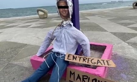 Con esta figura de trapo feministas pidieron la captura de Marlon Con esta figura de trapo feministas pidieron la captura de Marlon