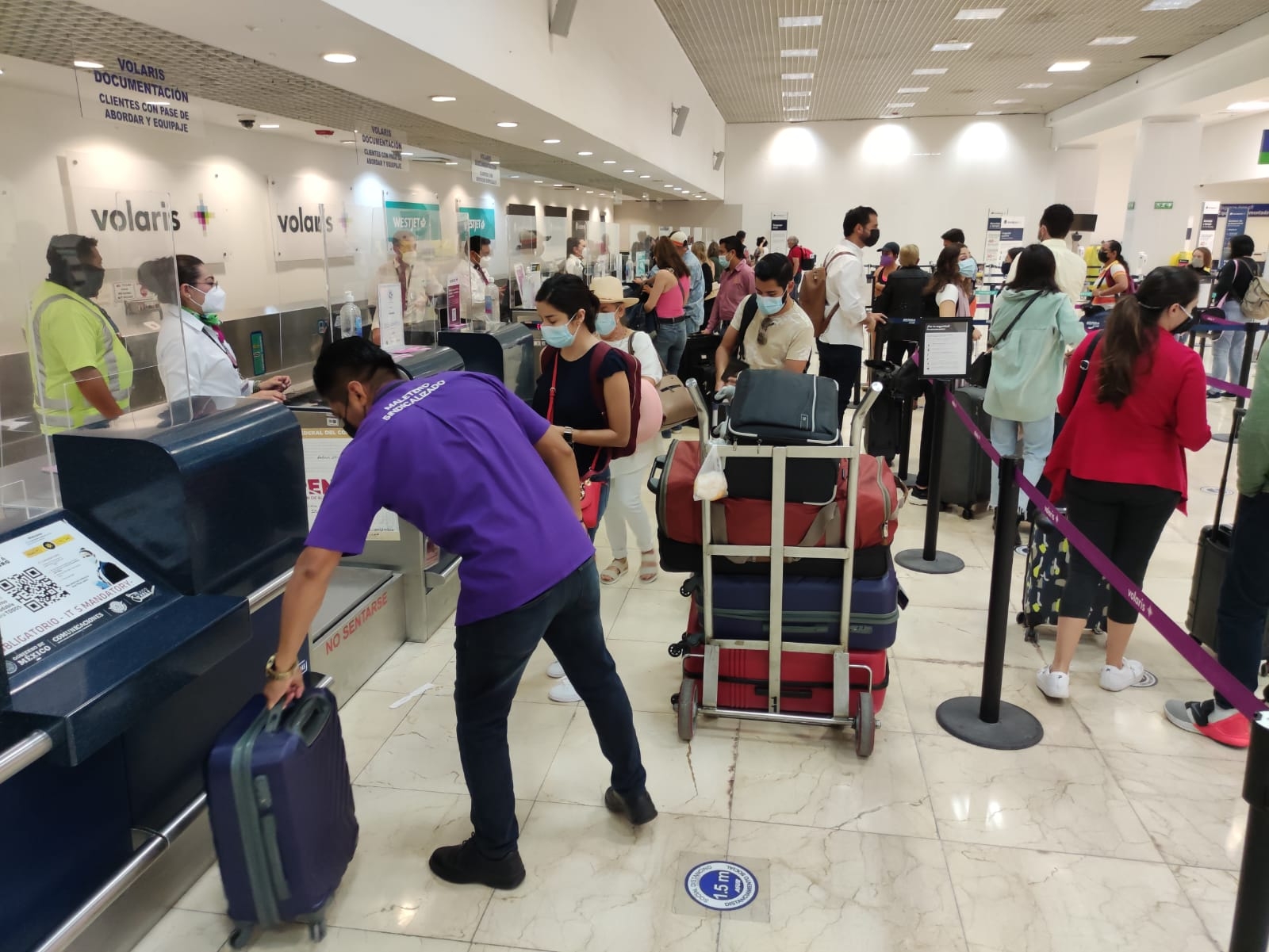 Durante los viajeros un grupo de deportistas yucatecos viajó a la Ciudad de México para participar en un torneo de futbol Durante los viajeros un grupo de deportistas yucatecos viajó a la Ciudad de México para participar en un torneo de futbol