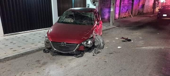 Automóvil abandonado en la colonia Adolfo Mateos Automóvil abandonado en la colonia Adolfo Mateos