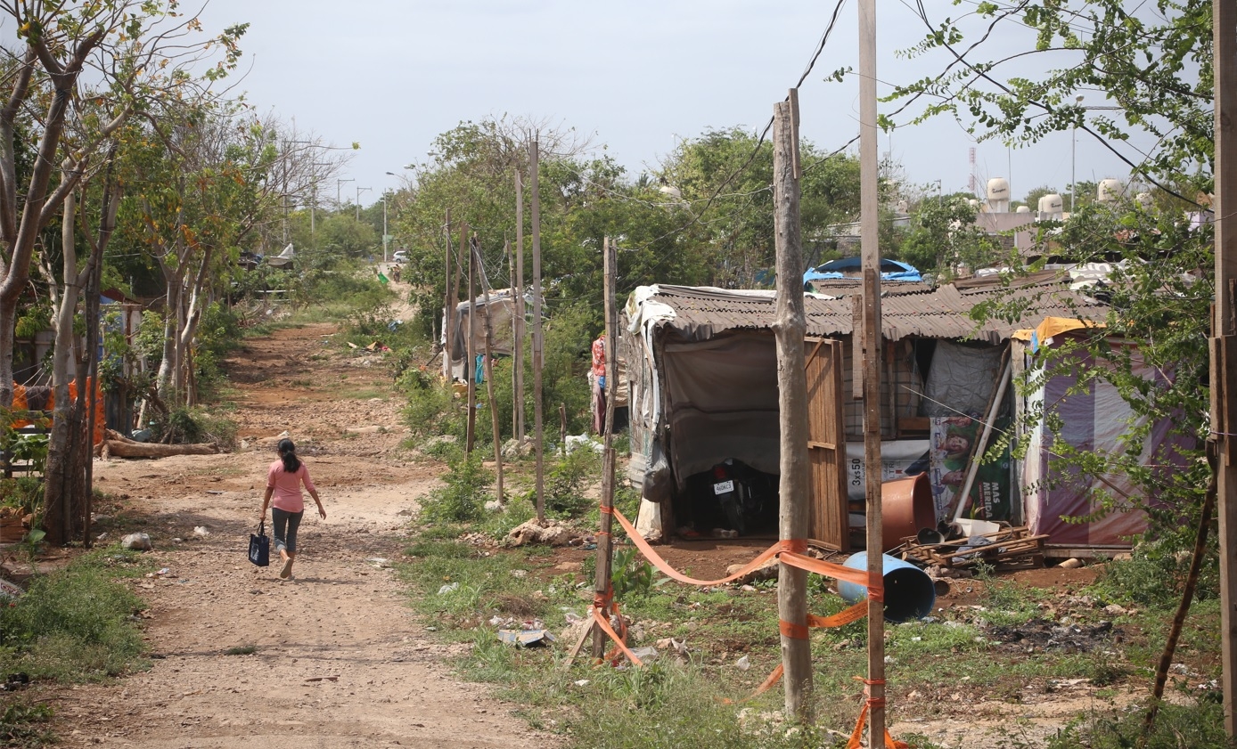 Habitantes de la invasión recolectaron firmas para desalojar a Carmen Delgado, a quien acusan de agredir a los vecinos Habitantes de la invasión recolectaron firmas para desalojar a Carmen Delgado, a quien acusan de agredir a los vecinos