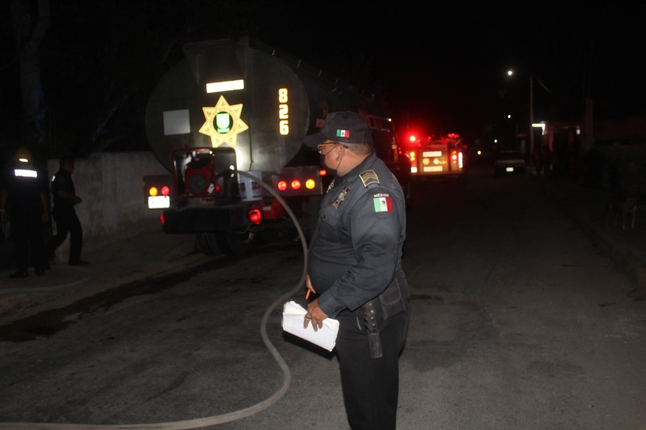 El incendio fue controlado por los bomberos, pero el lugar fue consumido