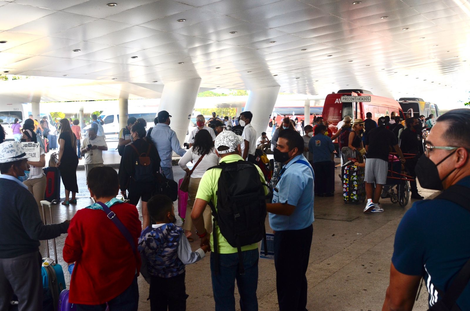 El aeropuerto de Cancún presentó atrasos en seis vuelos debido al mal clima en Estados Unidos, además de tres cancelaciones