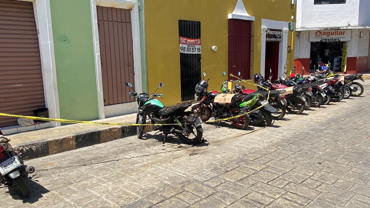 El área fue acordonada y se previno el incendio de otras motos El área fue acordonada y se previno el incendio de otras motos