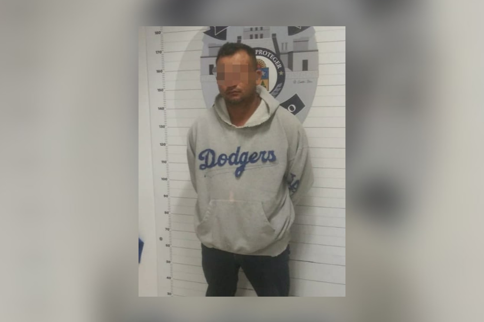 El hombre acusado de violación en Cancún, permanecerá en los separos de la Policía Municipal mientras se define su situación jurídica