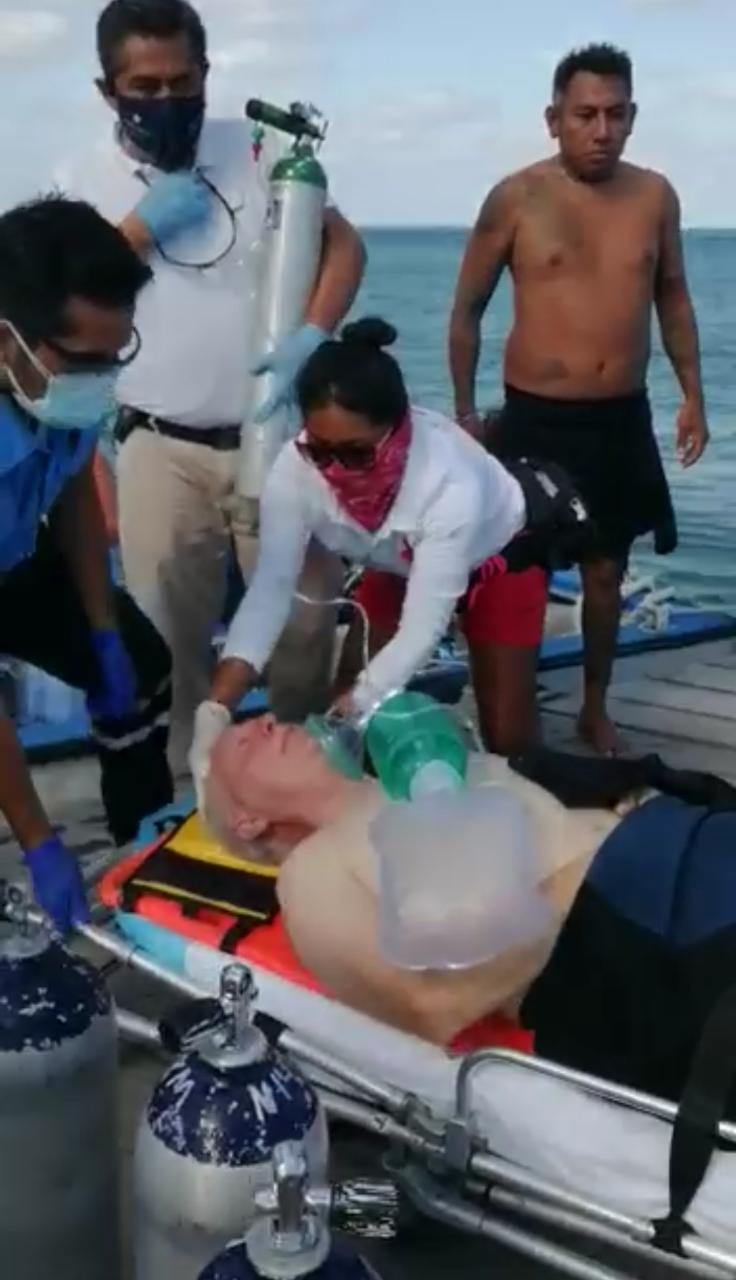 El extranjero fue bajado en el muelle y trasladado en un estado crítico al hospital