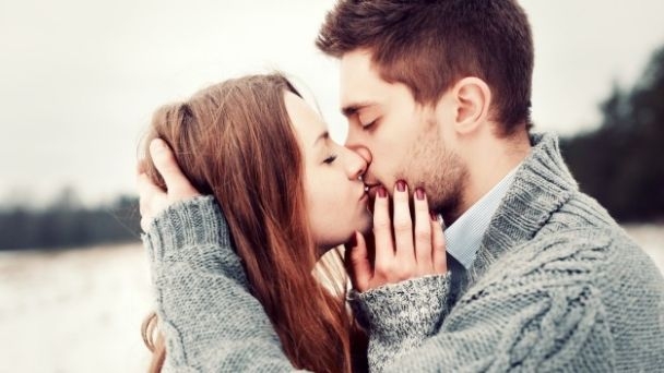 Besar podría traer beneficios a la salud ya que los labios son son 100 veces más sensibles que otras partes del cuerpo Besar podría traer beneficios a la salud ya que los labios son son 100 veces más sensibles que otras partes del cuerpo