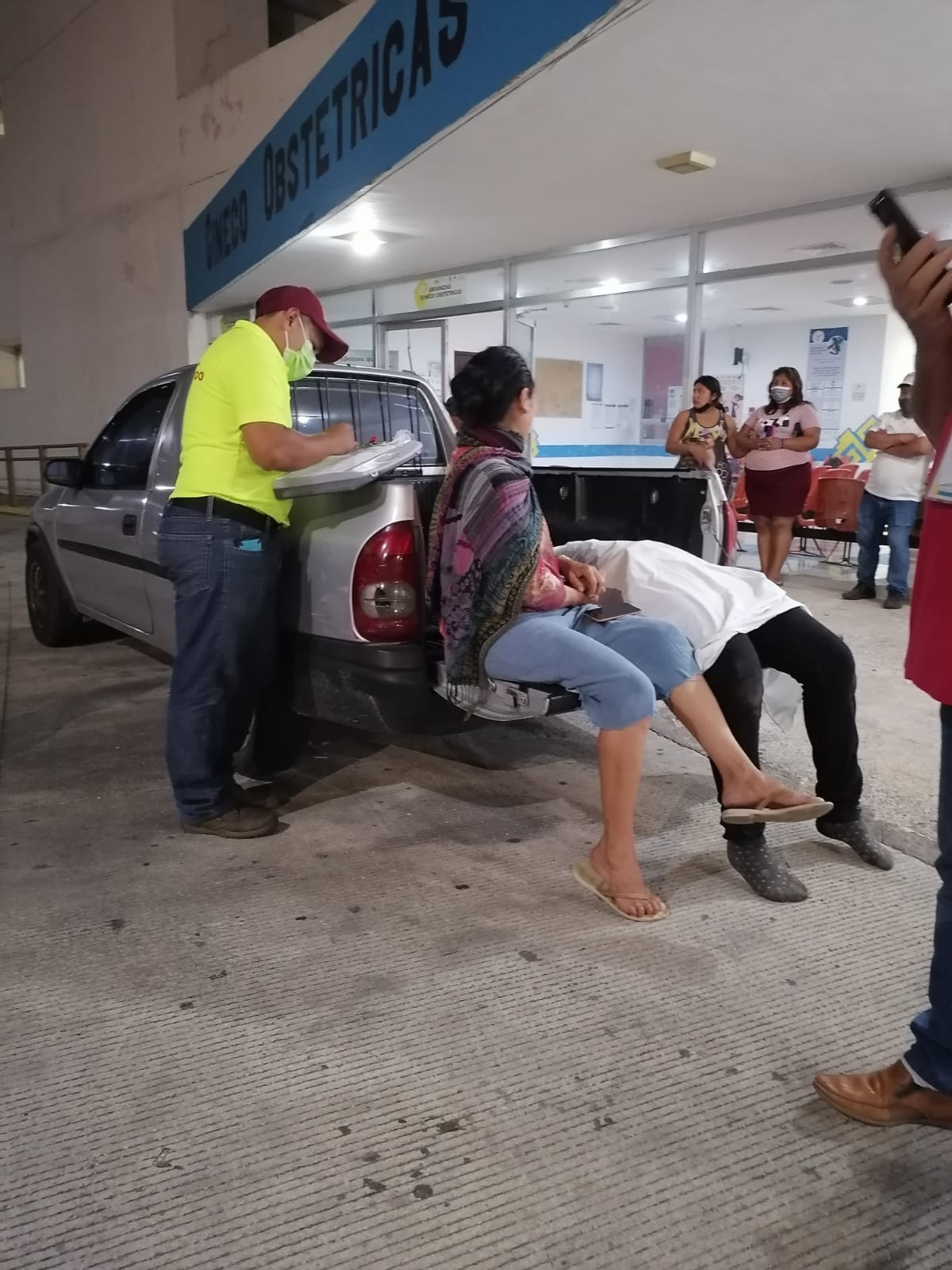 El masculino sufrió una convulsión y habría vomitado sangre lo que alertó a sus seres queridos