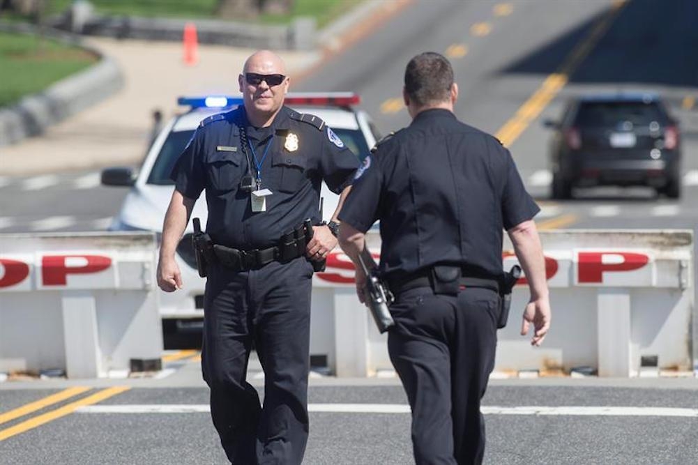 El policía de Michigan procedió contra el hombre de color, luego de forcejeo le disparó en la cabeza por lo que murió El policía de Michigan procedió contra el hombre de color, luego de forcejeo le disparó en la cabeza por lo que murió