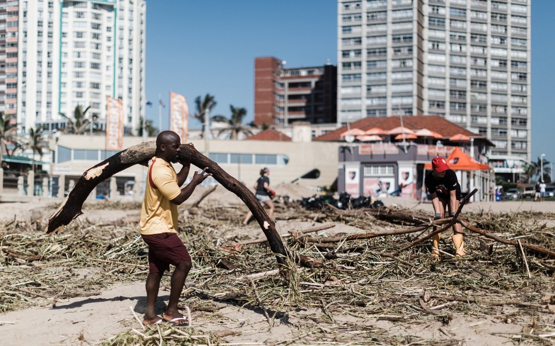 Las víctimas mortales en Sudáfrica por las inundaciones ascienden a  395 desde el pasado lunes