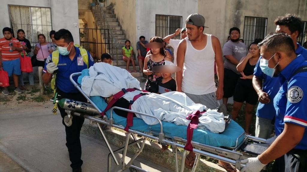 Al lugar llegaron los paramédicos de la empresa Cancún Medical Response Al lugar llegaron los paramédicos de la empresa Cancún Medical Response