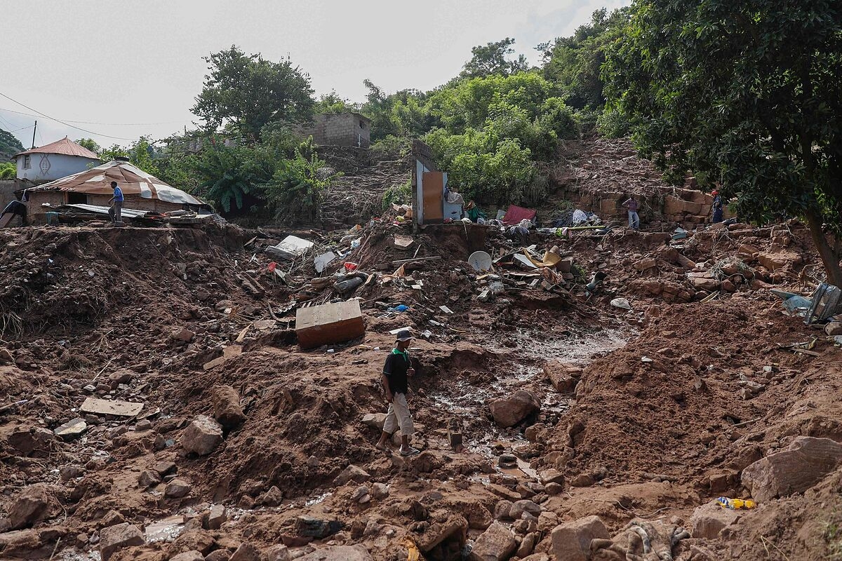 Desde el pasado miércoles las inundaciones han afectado a gran parte del territorio sudafricano; el gobierno trabaja para solucionar los problemas de los damnificados Desde el pasado miércoles las inundaciones han afectado a gran parte del territorio sudafricano; el gobierno trabaja para solucionar los problemas de los damnificados