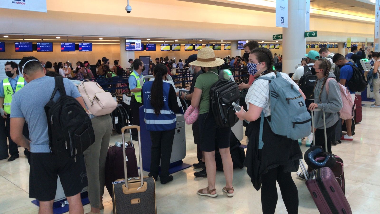 Se espera que el aeropuerto de Cancún alcance los mil 600 vuelos en tres días Se espera que el aeropuerto de Cancún alcance los mil 600 vuelos en tres días