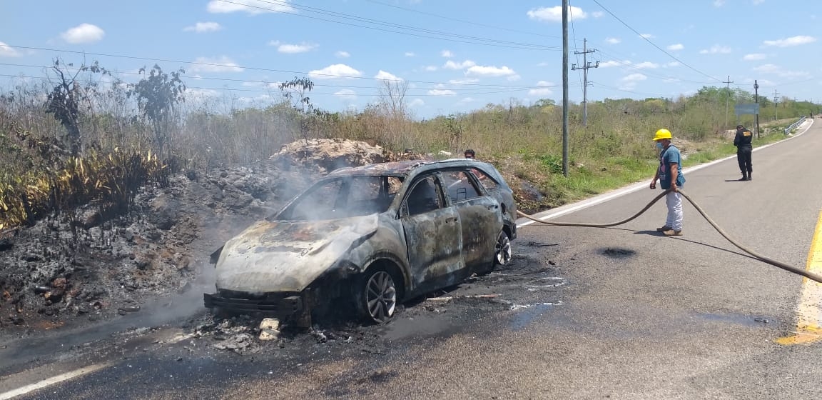 El origen del incendio fue un corto circuito justo en la carretera Campeche-Mérida El origen del incendio fue un corto circuito justo en la carretera Campeche-Mérida