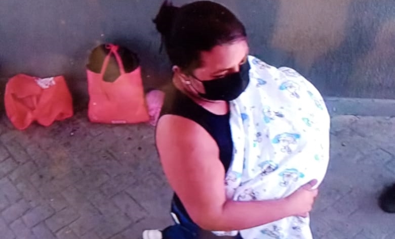 La mujer intentó sustraer al menor de un hospital del IMSS ¿, donde trabajaba. Foto: Twitter La mujer intentó sustraer al menor de un hospital del IMSS ¿, donde trabajaba. Foto: Twitter