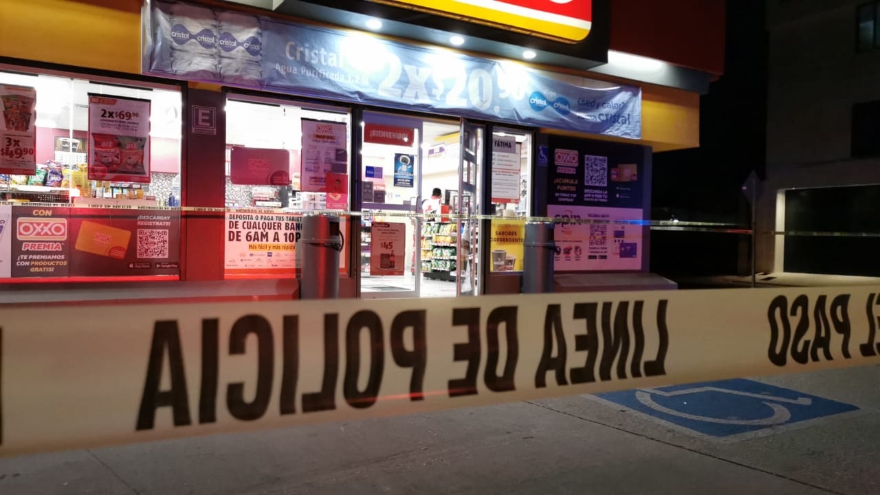 Joven detenido por destrozos en un Oxxo sufre un paro cardiorrespiratorio